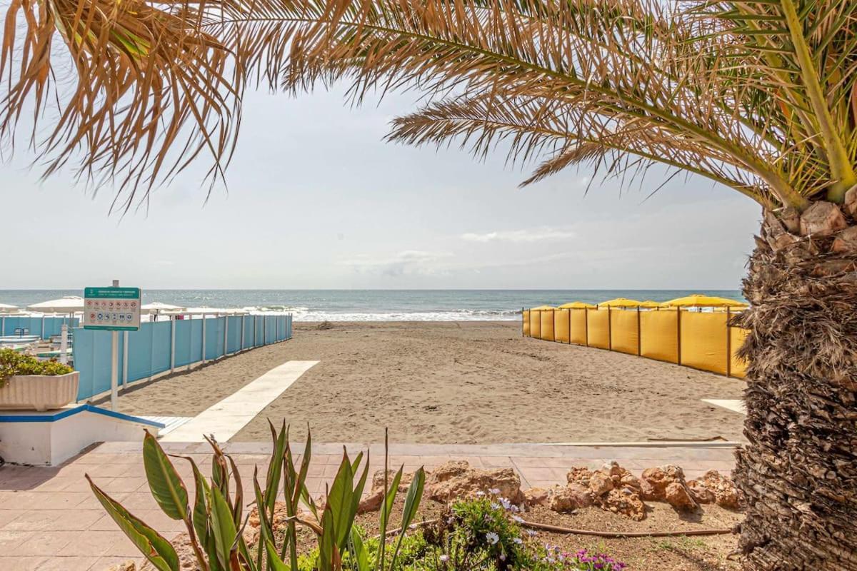 797 Holiday Rentals- Duplex Para 7 En La Carihuela A 1 Min De La Playa Torremolinos Bagian luar foto