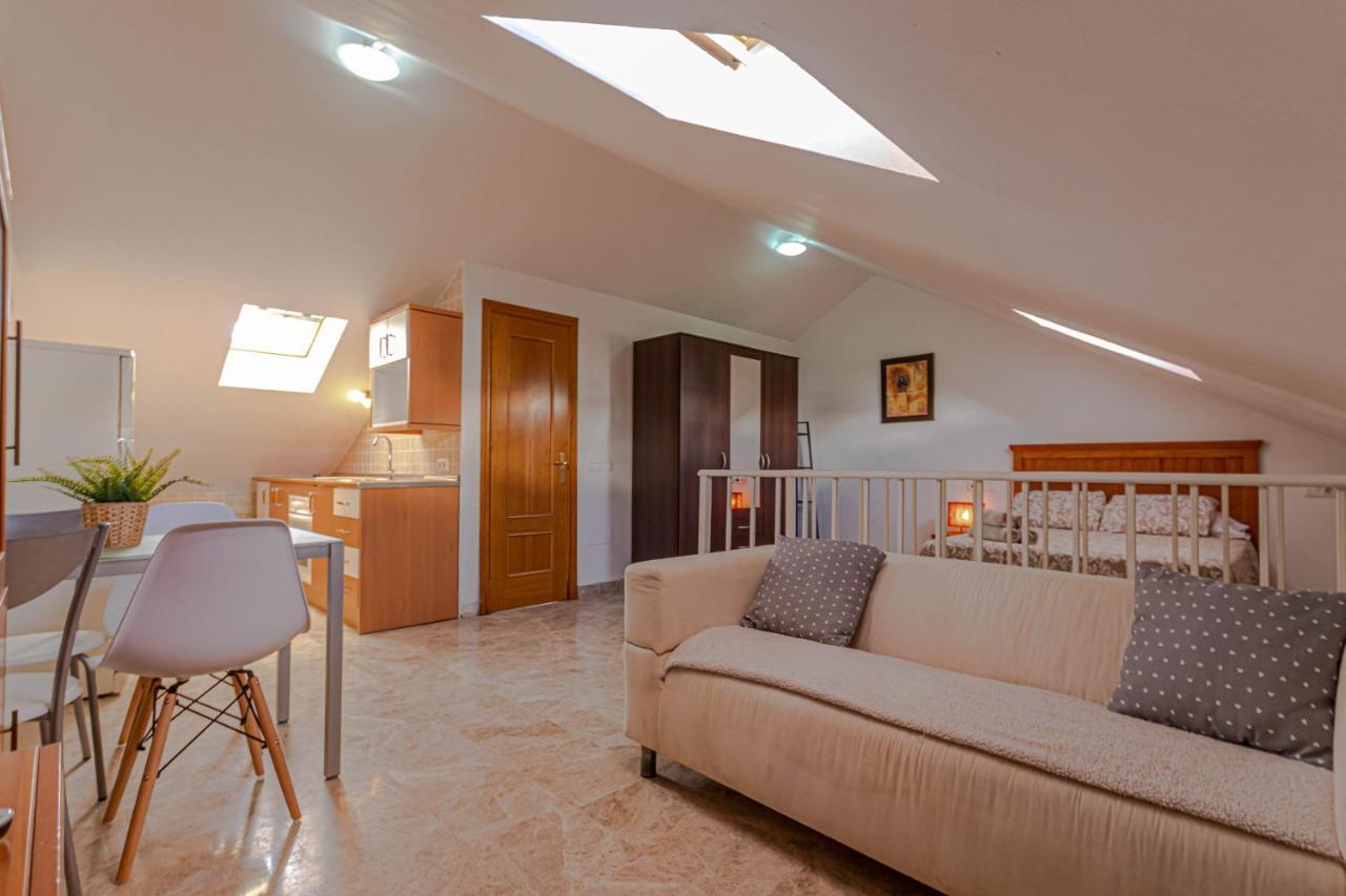 797 Holiday Rentals- Duplex Para 7 En La Carihuela A 1 Min De La Playa Torremolinos Bagian luar foto