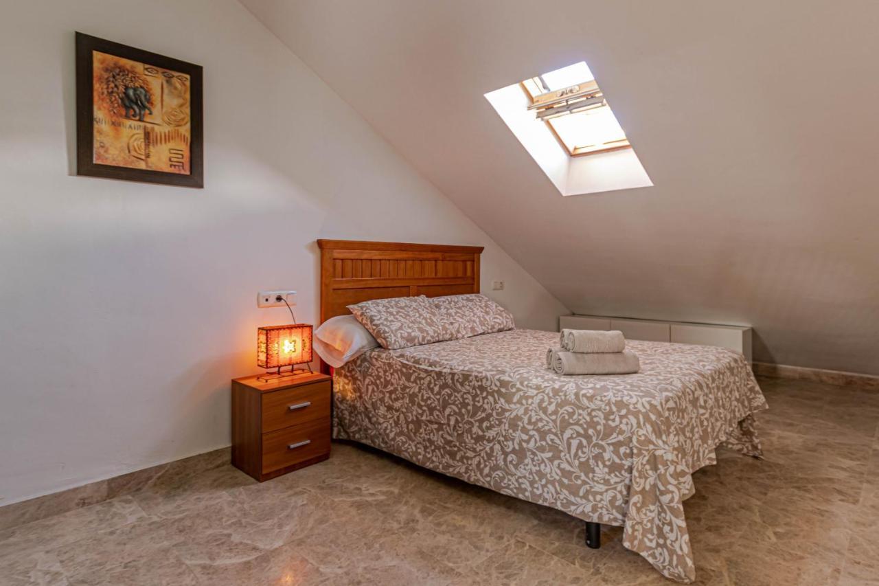 797 Holiday Rentals- Duplex Para 7 En La Carihuela A 1 Min De La Playa Torremolinos Bagian luar foto
