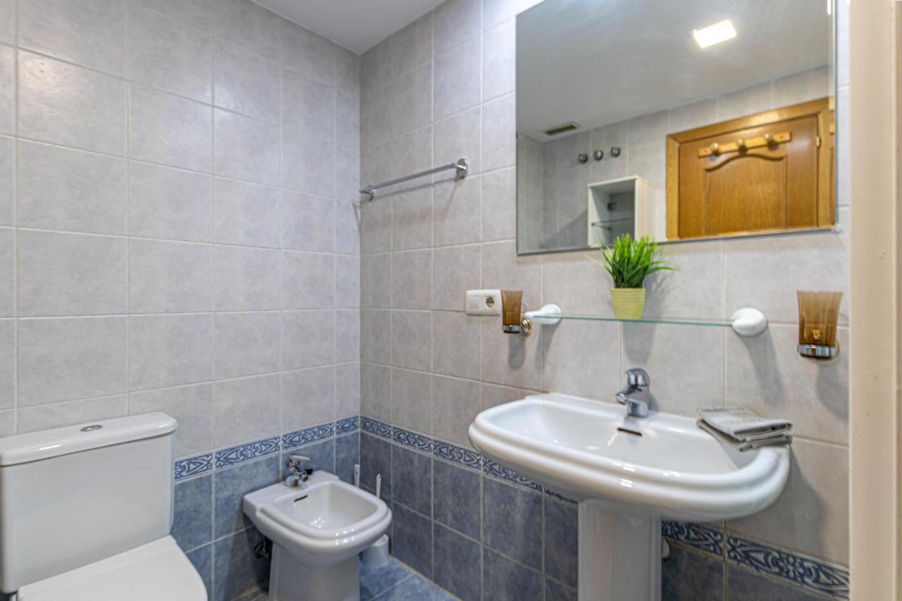 797 Holiday Rentals- Duplex Para 7 En La Carihuela A 1 Min De La Playa Torremolinos Bagian luar foto